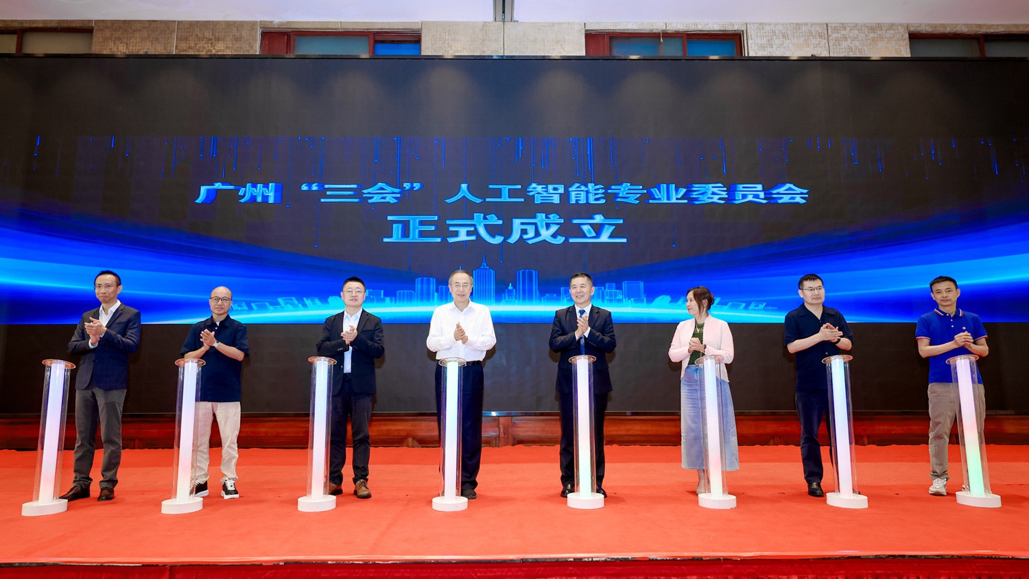弘揚企業家精神 同心聚力拼經濟 云蝶科技出席第30屆廣州企業家活動日